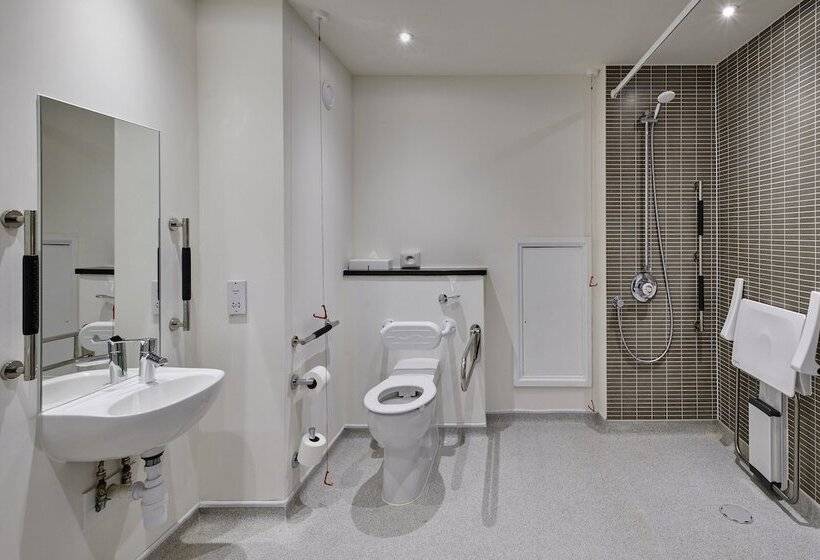 Номер Стандарт Адаптированный для Инвалидов, Holiday Inn Haydock, An Ihg