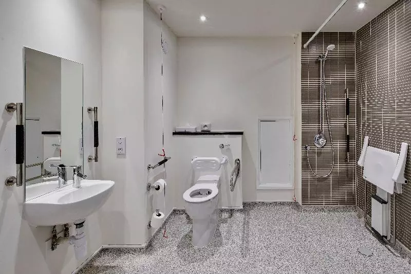 身障者適用スタンダードルーム, Holiday Inn Haydock, An Ihg