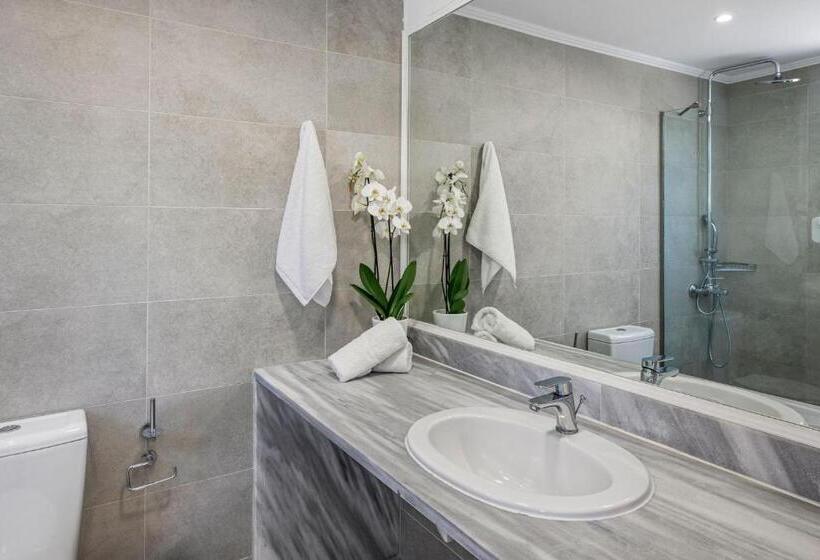 غرفة عائلية مطلّة علي البحر, Labranda Kiotari Miraluna Resort