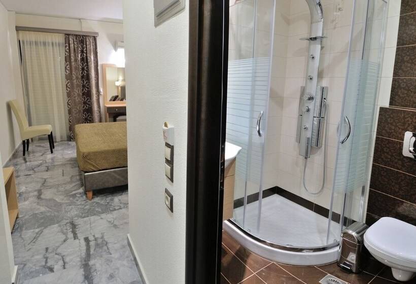 חדר משפחתי, Lintzi