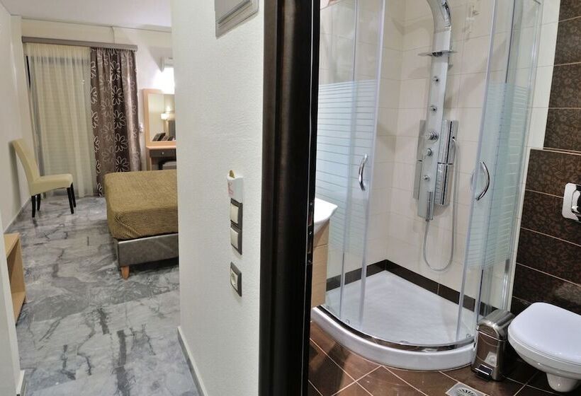 חדר משפחתי, Lintzi