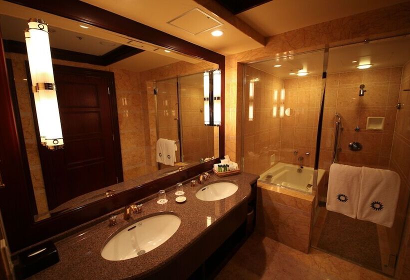 غرفة قياسية ثلاثية, Mito Plaza