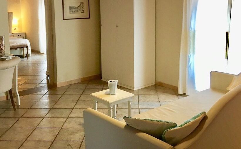 חדר משפחתי, Palazzo Pischedda