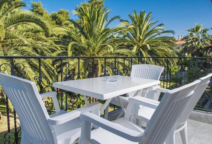 Номер Superior Вид на Сад, Pilalidis