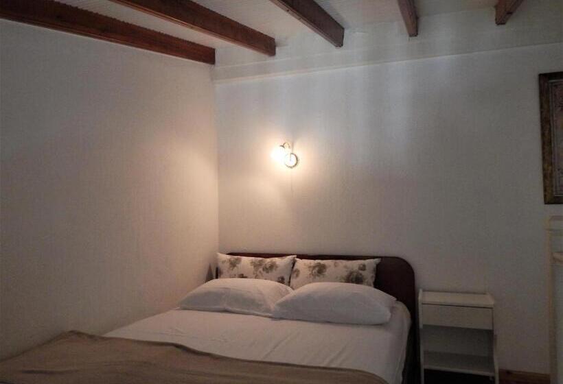 Family flat with pool view, Pilalidis