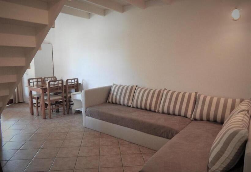 Family flat with pool view, Pilalidis