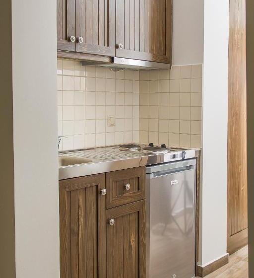 Family Suite, Pilalidis