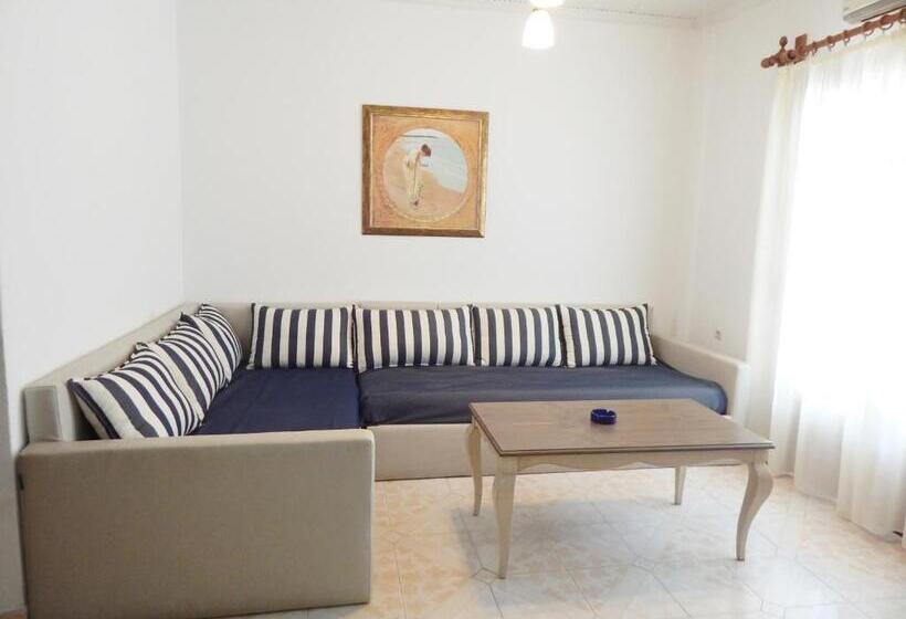 Family flat with pool view, Pilalidis