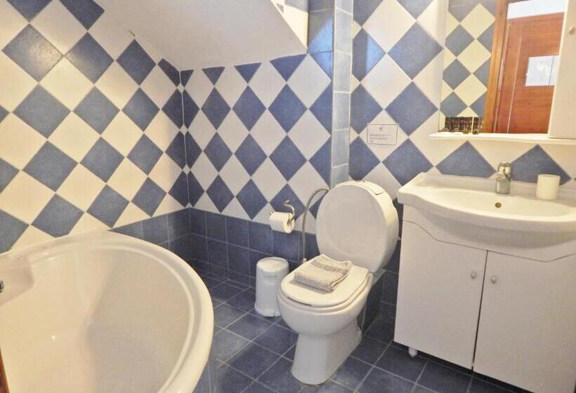 Family flat with pool view, Pilalidis