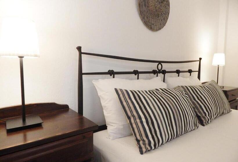 Family flat with pool view, Pilalidis