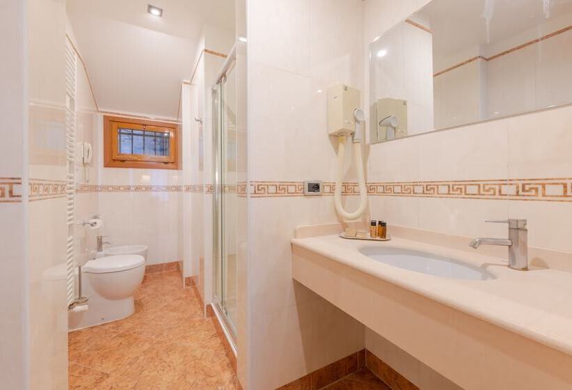 اتاق استاندارد, 312 Piazza San Marco