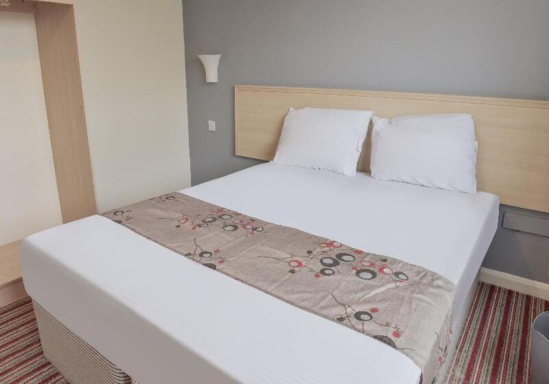 غرفة عائلية, Shilton Inn