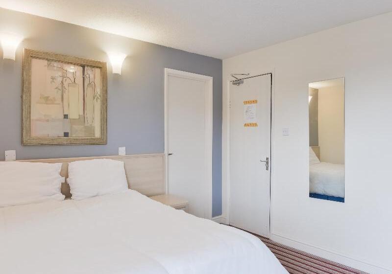 غرفة عائلية, Shilton Inn