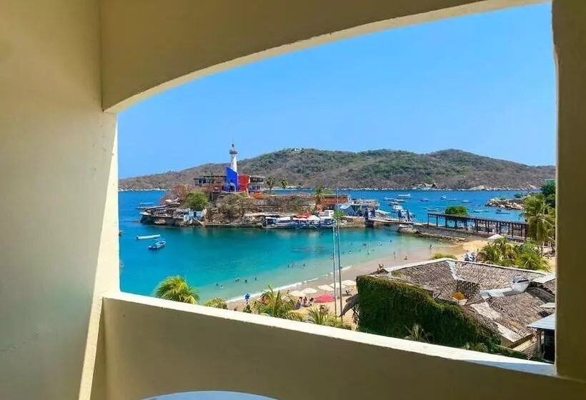 اتاق استاندارد با چشم‌انداز استخر, Acamar Beach Resort
