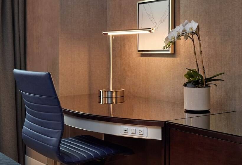 غرفة قياسية, Aka Back Bay