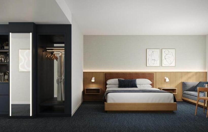 غرفة قياسية سرير كينج لذوى الإحتياجات الخاصة, Aka Back Bay