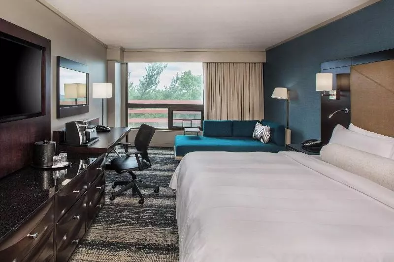 اتاق استاندارد با تخت بزرگ, Boston Marriott Burlington