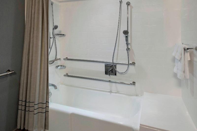 غرفة قياسية سرير كينج, Boston Marriott Burlington