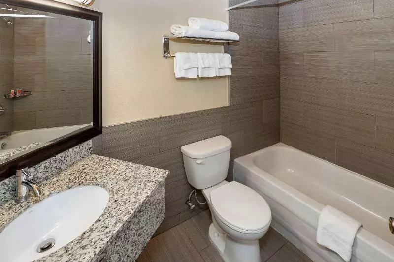 اتاق استاندارد, Econo Lodge Inn & Suites