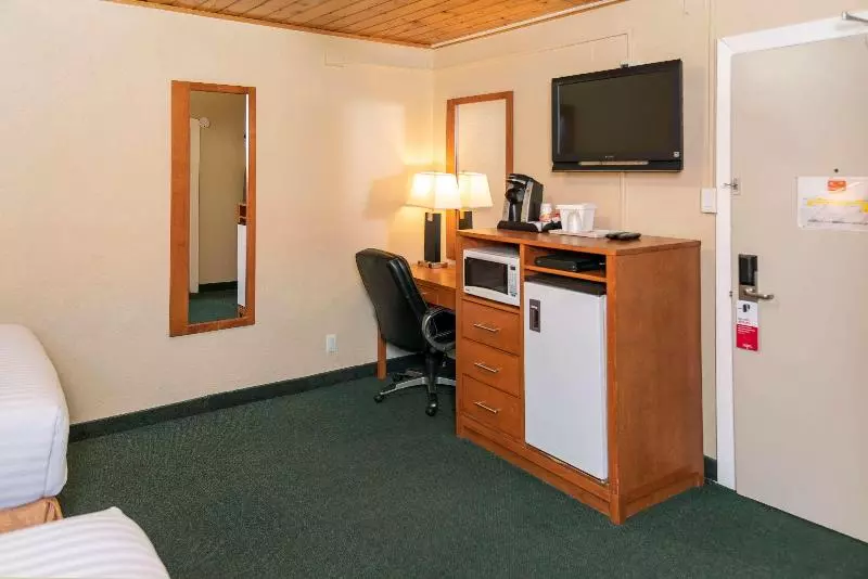 اتاق استاندارد, Econo Lodge Inn & Suites