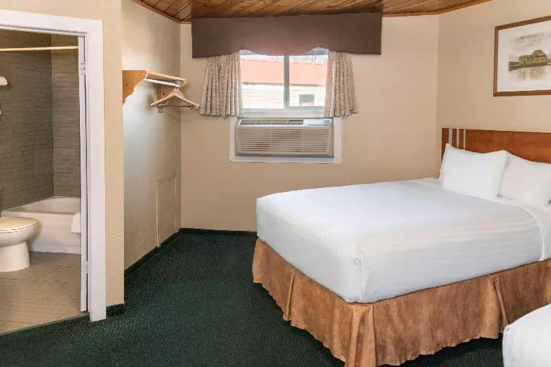 اتاق استاندارد, Econo Lodge Inn & Suites