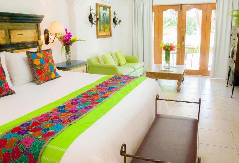 מיטת קינג בסוויטה, El Encanto Inn & Suites