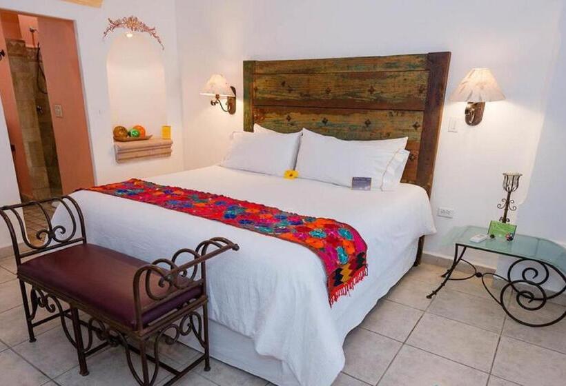 מיטת קינג בסוויטה, El Encanto Inn & Suites