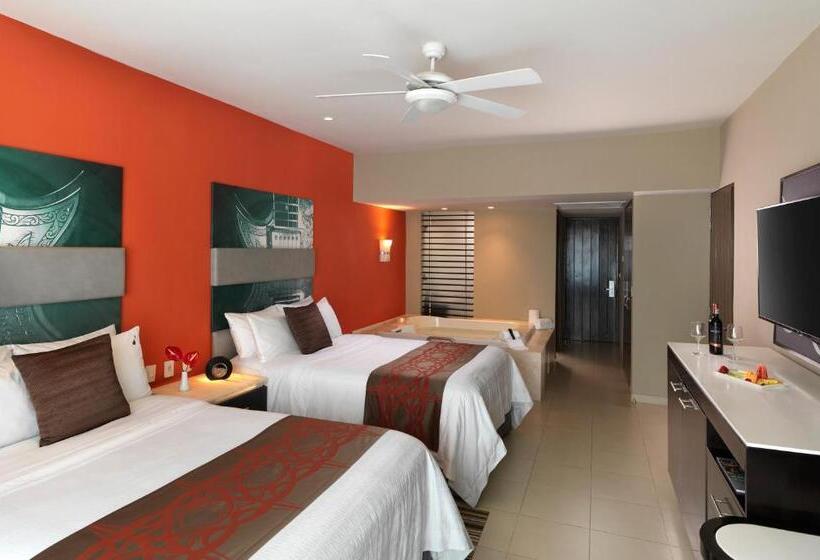 带泳池观景的豪华房, Hard Rock Hotel Vallarta All Inclusive