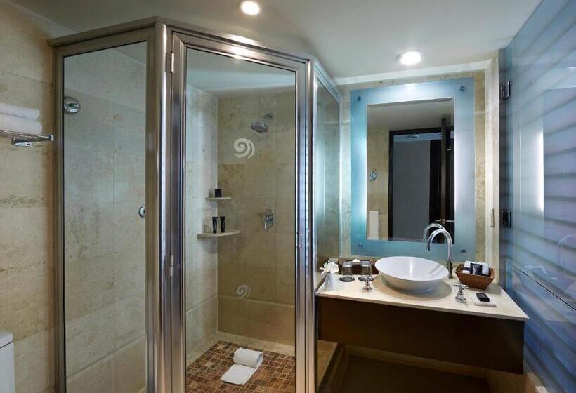 带大床的豪华间, Hard Rock Hotel Vallarta All Inclusive