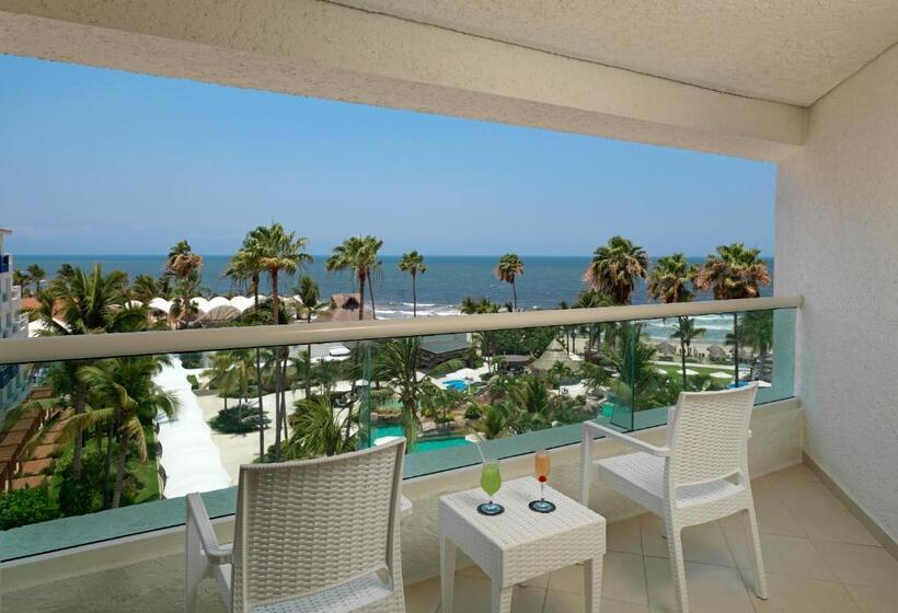 带大床的豪华间, Hard Rock Hotel Vallarta All Inclusive