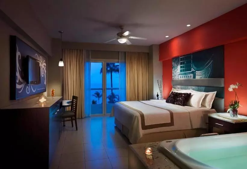 اتاق لوکس با تخت بزرگ, Hard Rock Hotel Vallarta All Inclusive