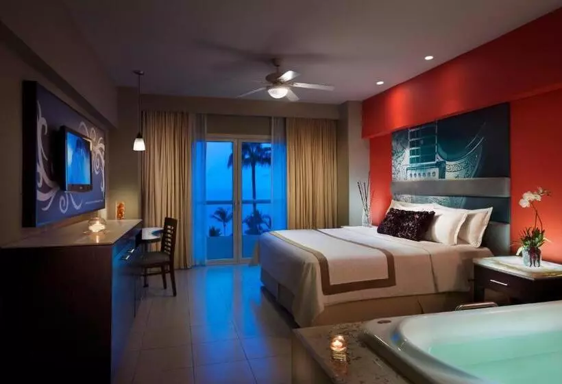 اتاق لوکس با تخت بزرگ, Hard Rock Hotel Vallarta All Inclusive