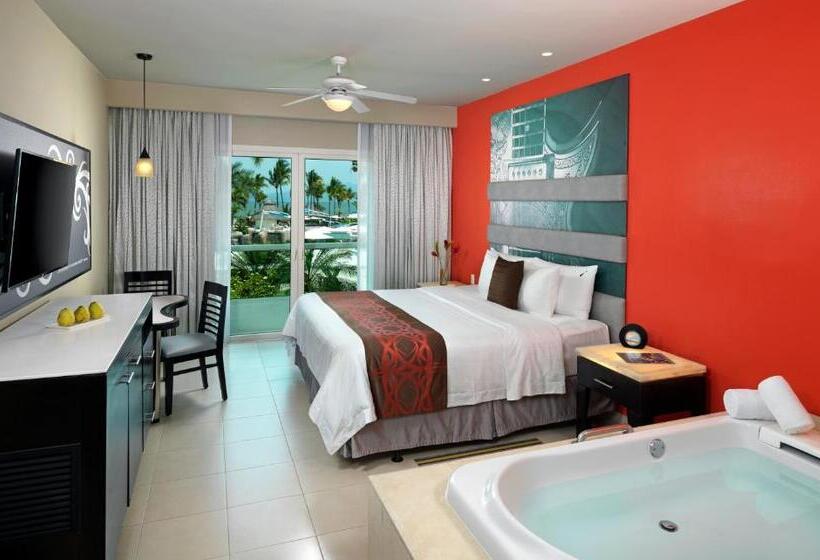 带大床的豪华间, Hard Rock Hotel Vallarta All Inclusive