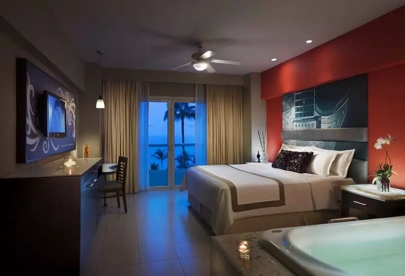 اتاق لوکس با چشمانداز دریا, Hard Rock Hotel Vallarta All Inclusive