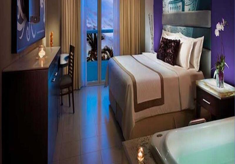 带大床的豪华间, Hard Rock Hotel Vallarta All Inclusive