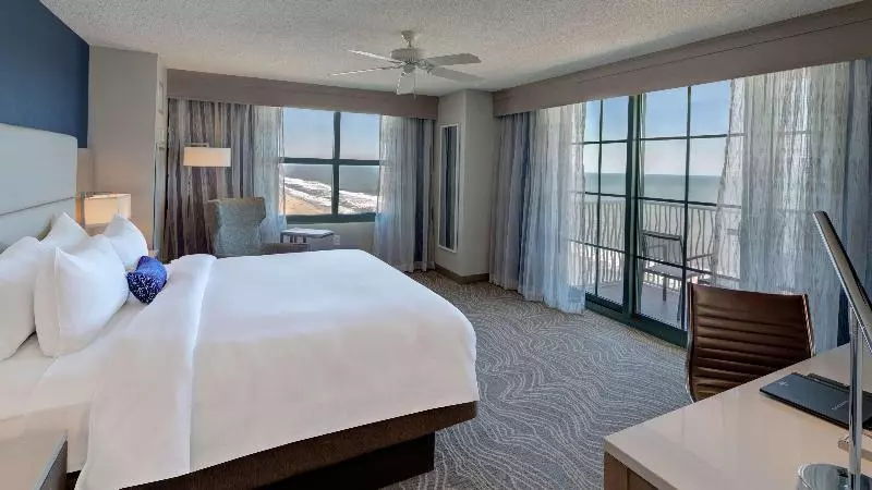 اتاق سوپریور با چشم‌انداز دریا, Hilton Virginia Beach Oceanfront
