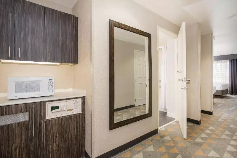 اتاق استاندارد برای معلولان, Holiday Inn Colorado Springs   Airport, An Ihg