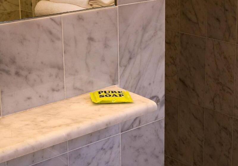 带观景的标准间, Holiday Inn Colorado Springs Airport, An Ihg