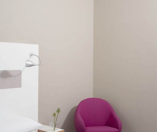 اتاق راحتی یک تخته, Ku Damm 101