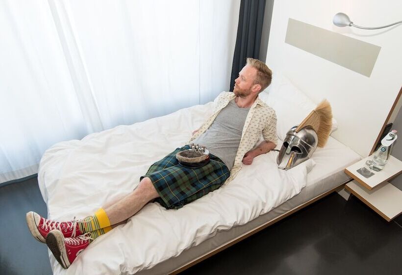 اتاق راحتی یک تخته, Ku Damm 101