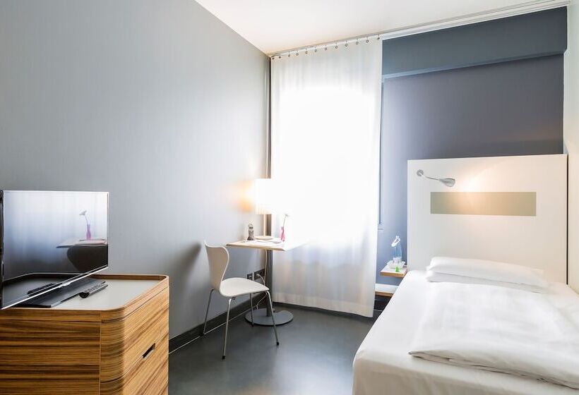 اتاق استاندارد یک نفره, Ku Damm 101