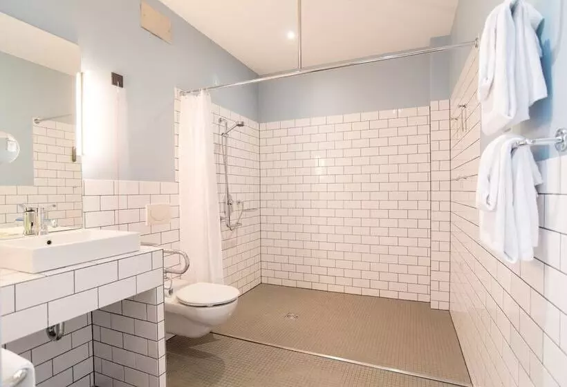 Standard Room Adapted for people with reduced mobility, Ku Damm 101