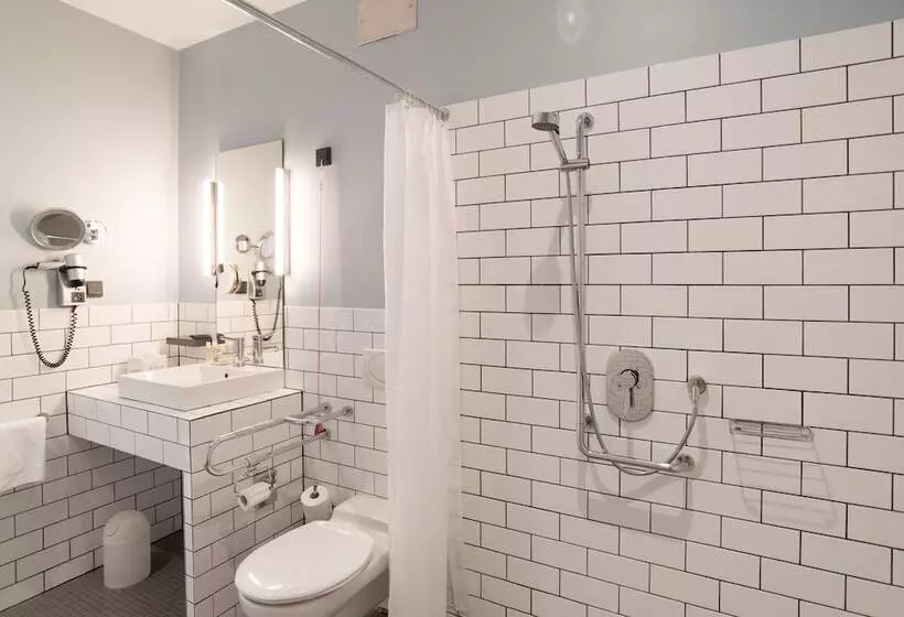 Standard Room Adapted for people with reduced mobility, Ku Damm 101