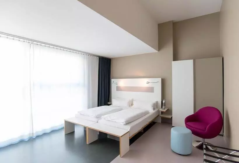 Standard Room Adapted for people with reduced mobility, Ku Damm 101