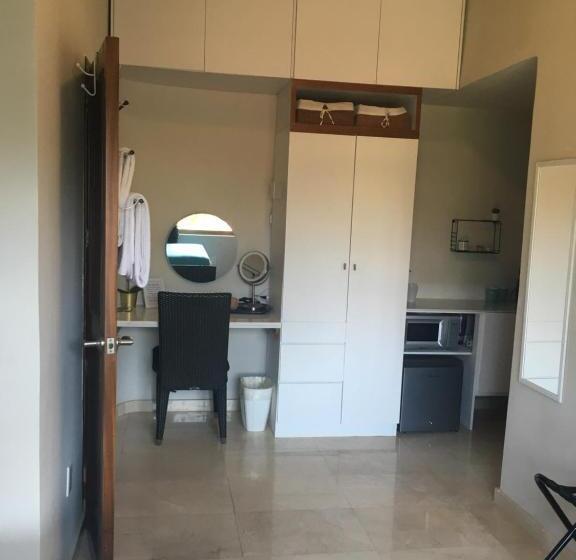 エコノミールーム, Los Tules