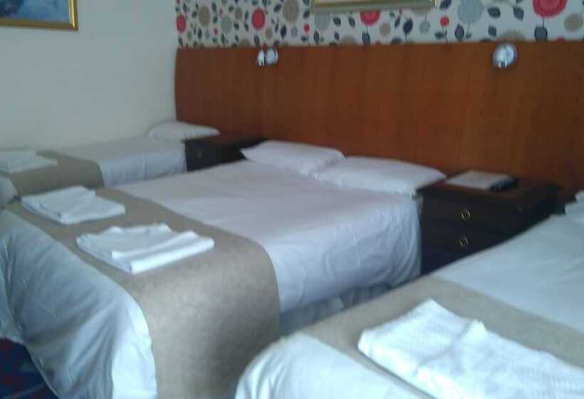 패밀리 룸, Savoy Court