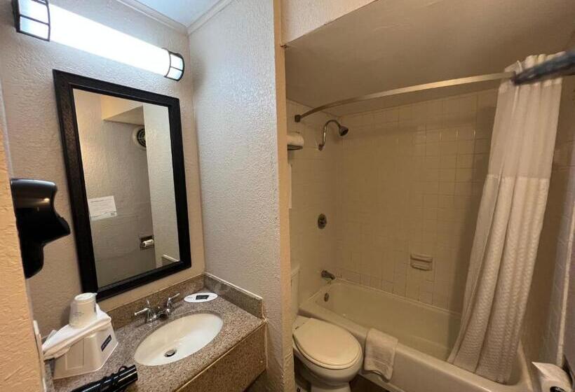 스탠다드 룸 더블 침대 2개, Travelodge By Wyndham Aberdeen