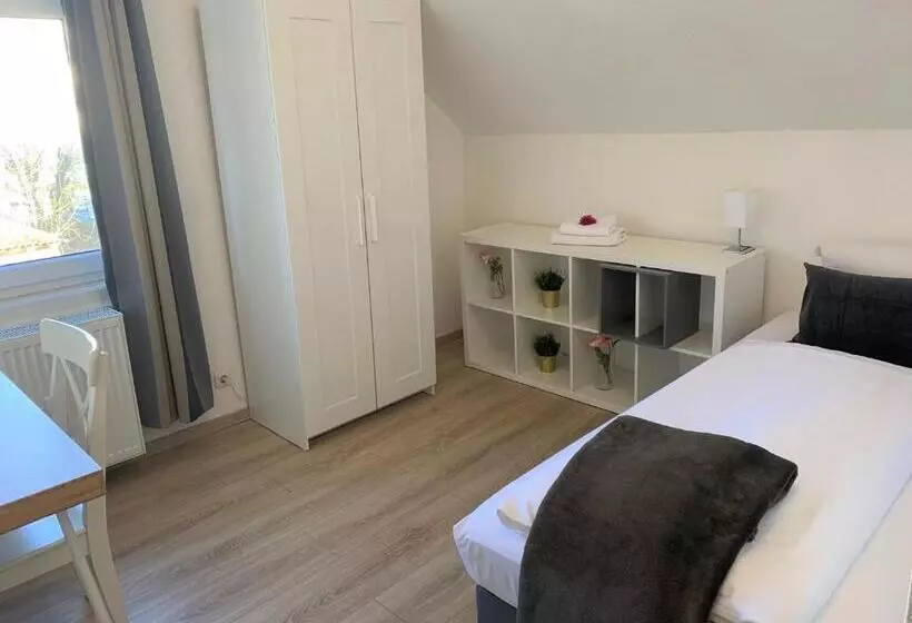 Standard Yhden Hengen Huone, Zum Adler