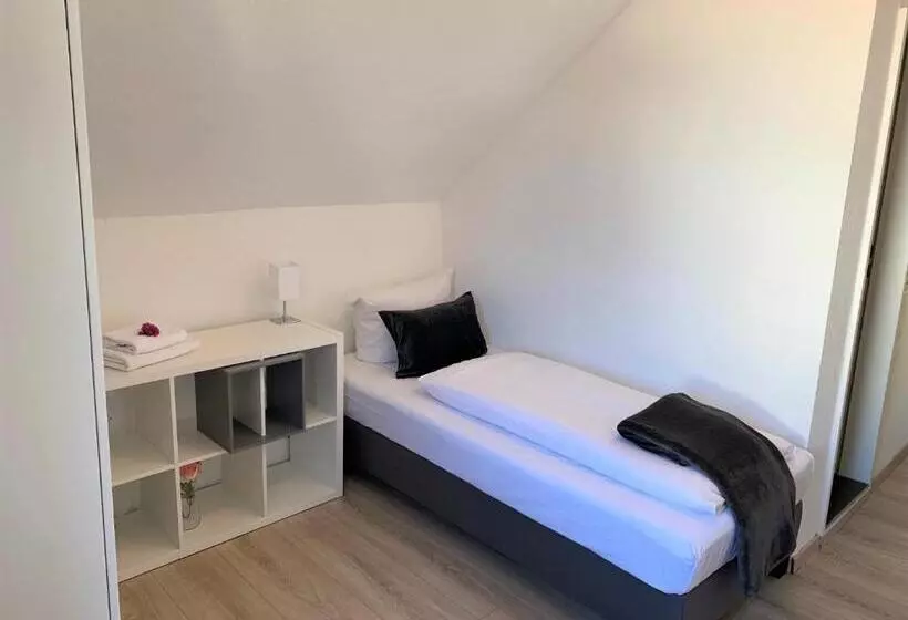 Standard Yhden Hengen Huone, Zum Adler