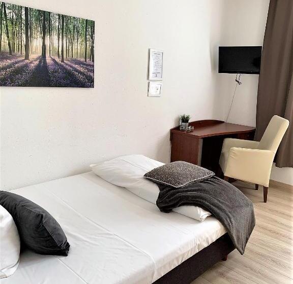 Номер Стандарт, Zum Adler